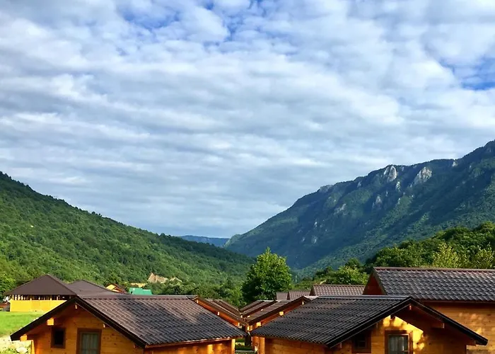 Semesteranläggning (resort) Trio Lux